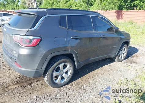 2018 Jeep Compass Latitude 4X4 z USA, uszkodzony, nr VIN 3C4NJDBB2JT283644